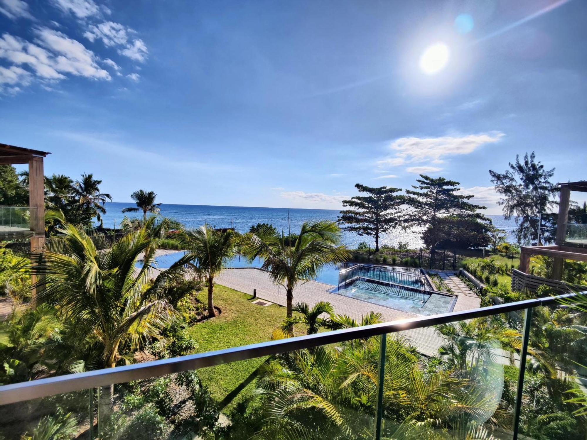 Ocean Point Beach Front Apartment Pointe aux Piments Kültér fotó