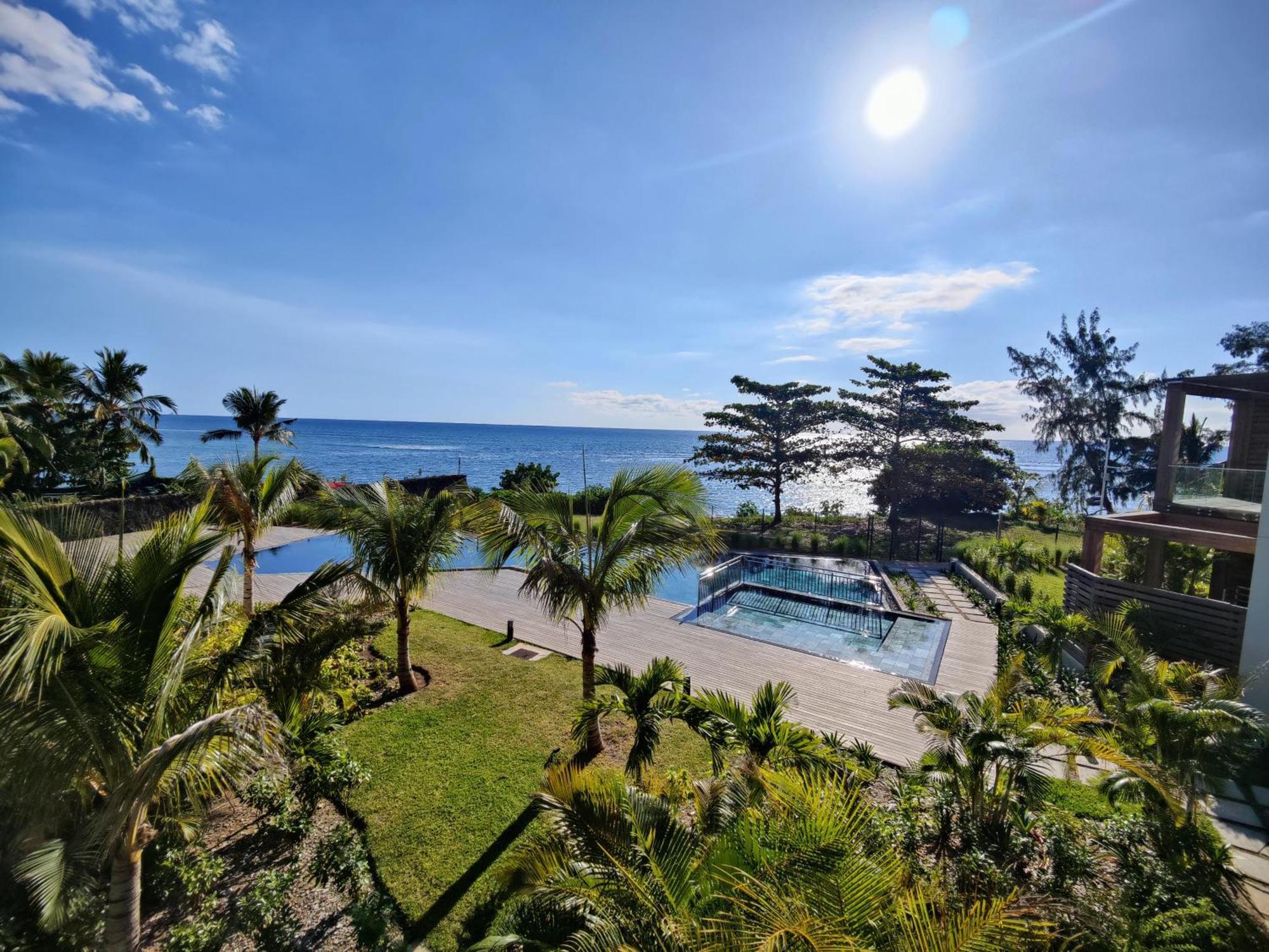 Ocean Point Beach Front Apartment Pointe aux Piments Kültér fotó