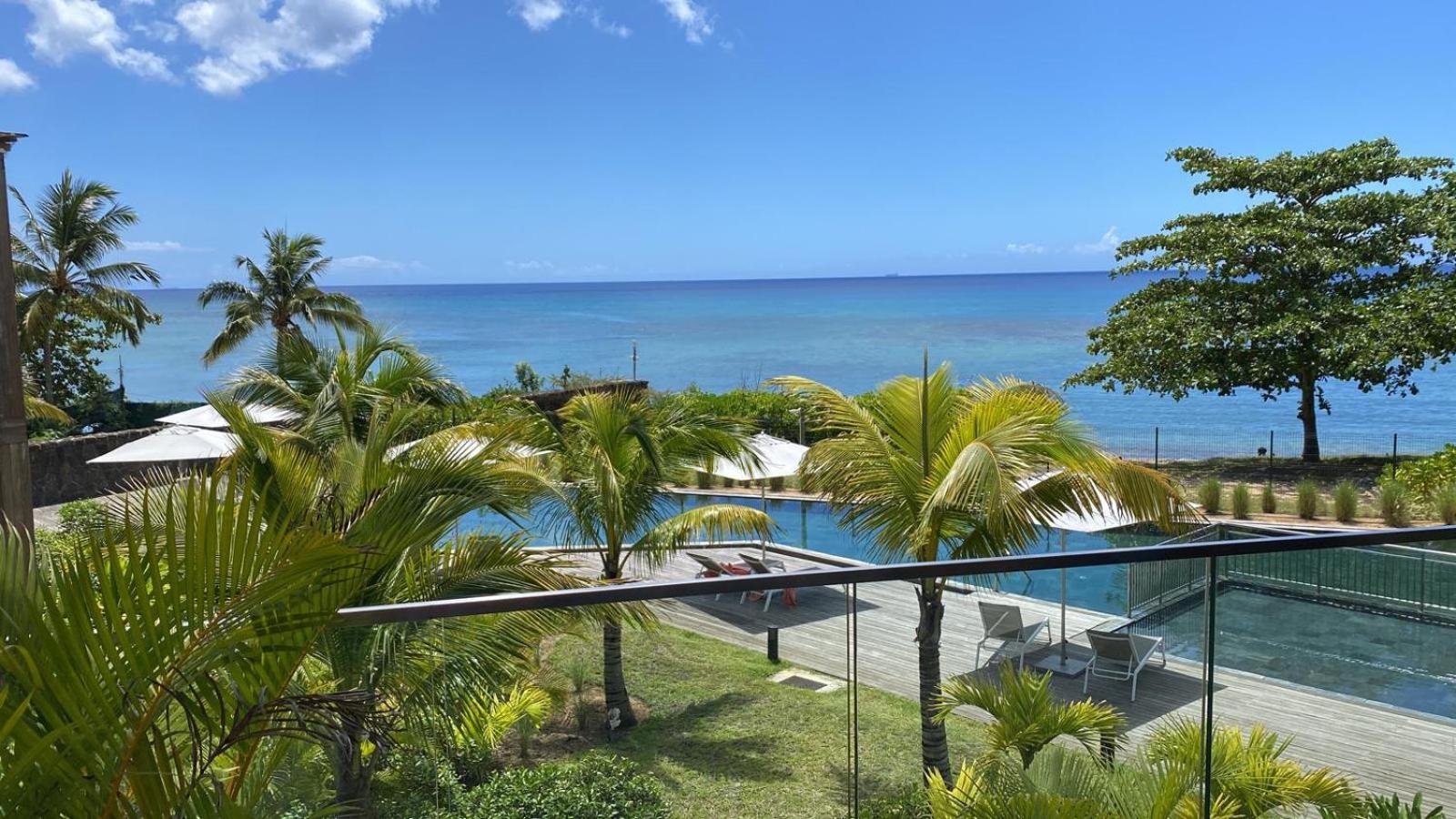 Ocean Point Beach Front Apartment Pointe aux Piments Kültér fotó